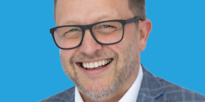 Headshot of Simon Elliott