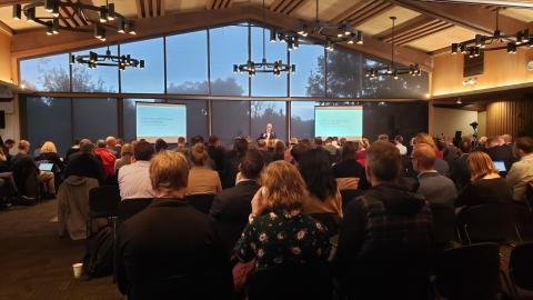 Stanford University - Tresidder Oak Lounge