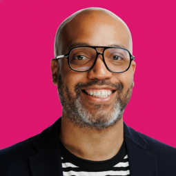 Headshot of Shannon Holmes