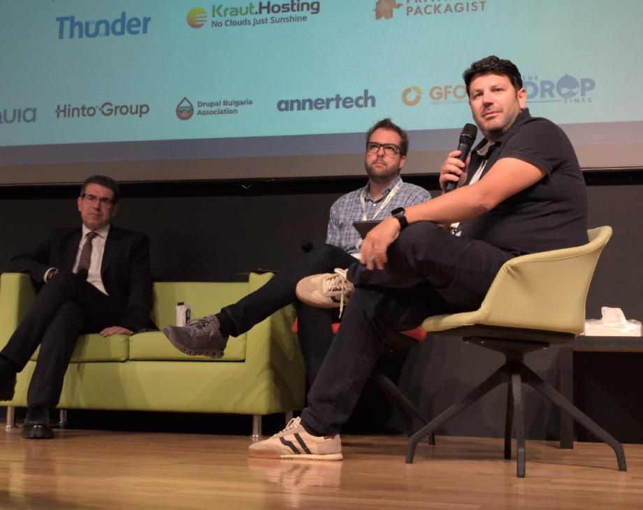 Tassos Koutlas, Dries Buytaert, and Professor Dimosthenis Anagnostopoulos discuss the impact of AI