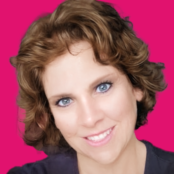 Kelly Owens Headshot Pink