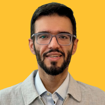 Headshot of Farnoosh Azadi