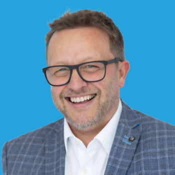 Headshot of Simon Elliott