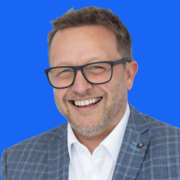 Headshot of Simon Elliott